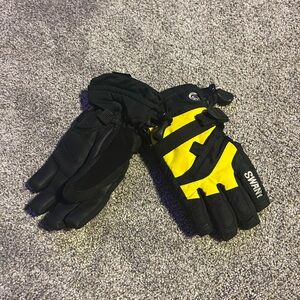 Swany kids winter gloves. Black. Yellow 7/8